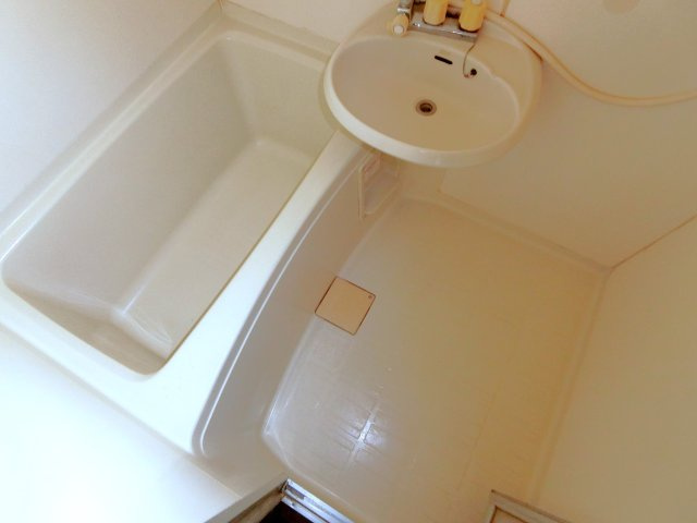 サンパレス成東A棟の浴室