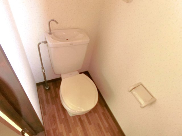 サンパレス成東A棟のトイレ