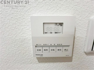 暖房機能があるため、冬場でも温かい浴室で入浴でき、乾燥機能があるため、水気を素早く取り除けます。また、換気機能があるため、湿気を素早く排出してカビや雑菌の発生を防ぐことができます。
