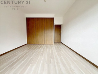 リラックスできるプライベート空間で、快適な睡眠をサポート。個人の好みに合わせたインテリアや寝具で心地良さを追求。プライベートな時間を過ごし、リフレッシュする場所におすすめです。
