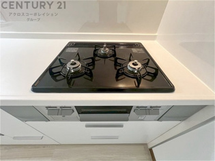 多数の調理器具を同時に使用でき、料理の効率化が可能。省エネで節約になり、様々な料理スタイルに適応できます。また、火力調整が独立しており、手入れや掃除もしやすく、今よりもっとお料理が楽しくなるかも。
