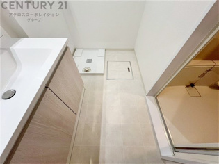 衣服の収納や脱ぎ着や整理整頓がしやすく、湿った衣類を乾燥させるスペースがありカビや臭いの発生を防ぎます。床の汚れを他の部屋に持ち込まず清潔を保つことができます。また快適な入浴環境の整備にも役立ちます。