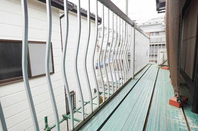 【洋室】 | 富士見市渡戸1丁目　中古一戸建住宅　(ふじみ野店) | 洋室6帖。
バルコニーと繋がった開放感のある洋室で、お部屋を明るくお使いいただけます。