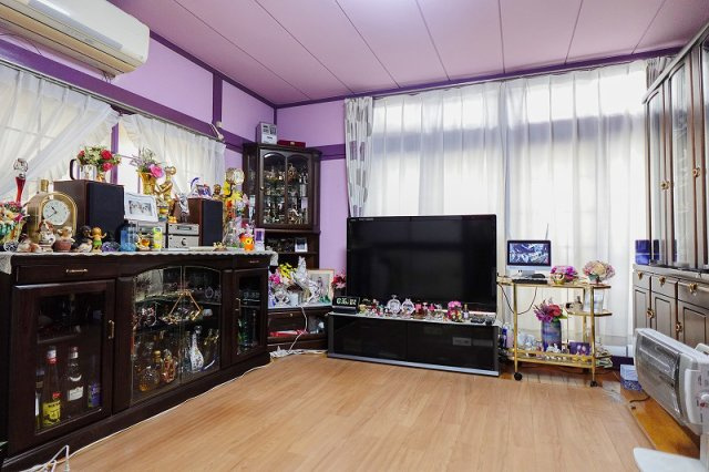 【洋室】 | 富士見市渡戸1丁目　中古一戸建住宅　(ふじみ野店) | 洋室8帖
ダイニング・キッチンと繋がる8帖の広々とした洋室です。