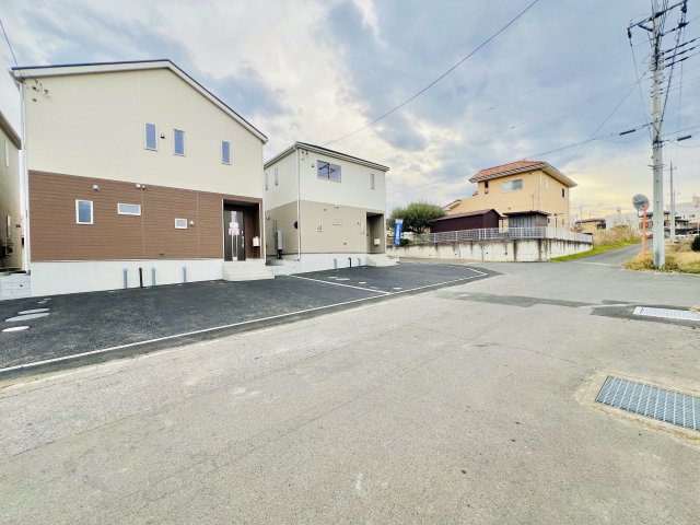 吉岡町下野田の前面道路含む現地写真|車の通りも少なく駐車も楽々♪