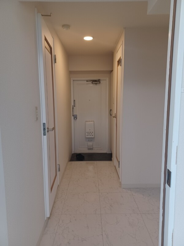 桑の木マンションの玄関