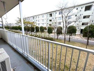 【展望】 | 前面棟まで距離があり陽射しがたっぷり入ります。また緑豊かな眺望も良好です！