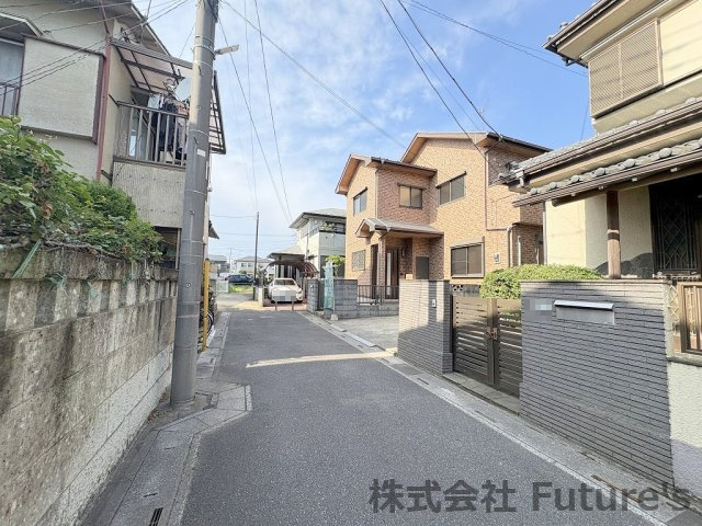 三郷市高州1丁目　中古戸建の前面道路含む現地写真|前面道路含む現地写真です。