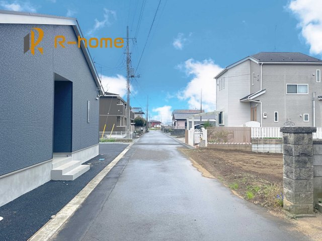 下妻市下妻乙第12　新築戸建て　1号棟の前面道路含む現地写真|堂々！建物完成♪実際のお部屋をご見学可能です♪
ご見学が一番の資料！お気軽にお問い合わせ下さい♪