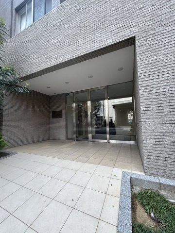 中野区本町３丁目の賃貸マンションのエントランス