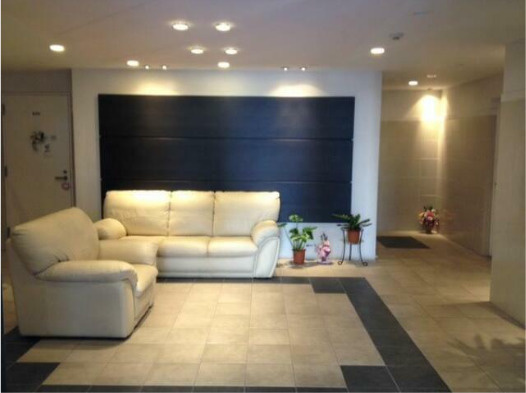 中野区本町３丁目の賃貸マンションのロビー