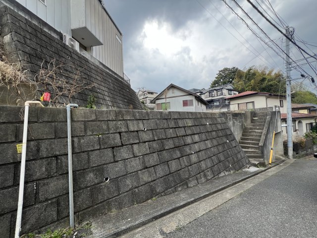 駐車場は雨よけ状態！広さある土地♪【神奈川区三ツ沢東町】売地