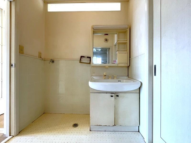 横浜新町１丁目　中古戸建の独立洗面台