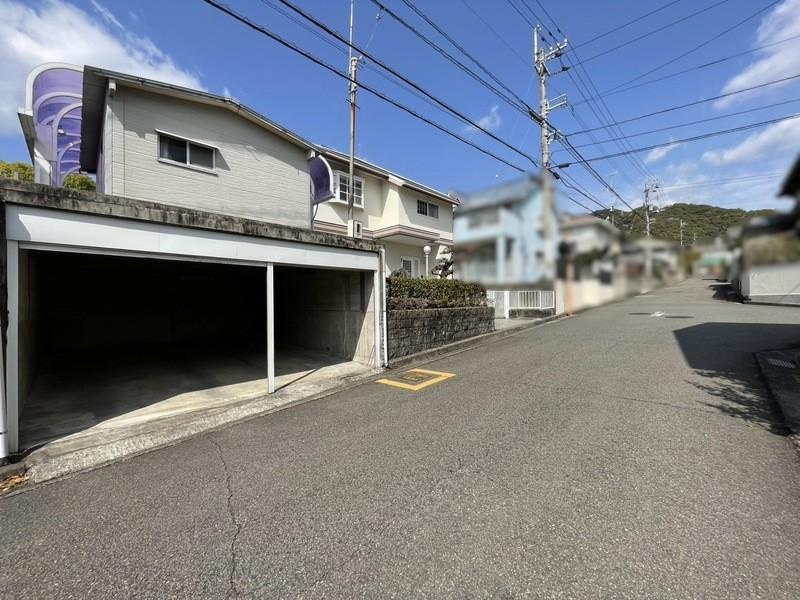 横浜新町１丁目　中古戸建の前面道路含む現地写真