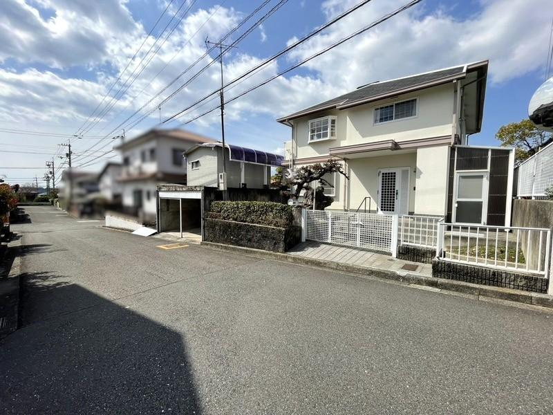 横浜新町１丁目　中古戸建の前面道路含む現地写真