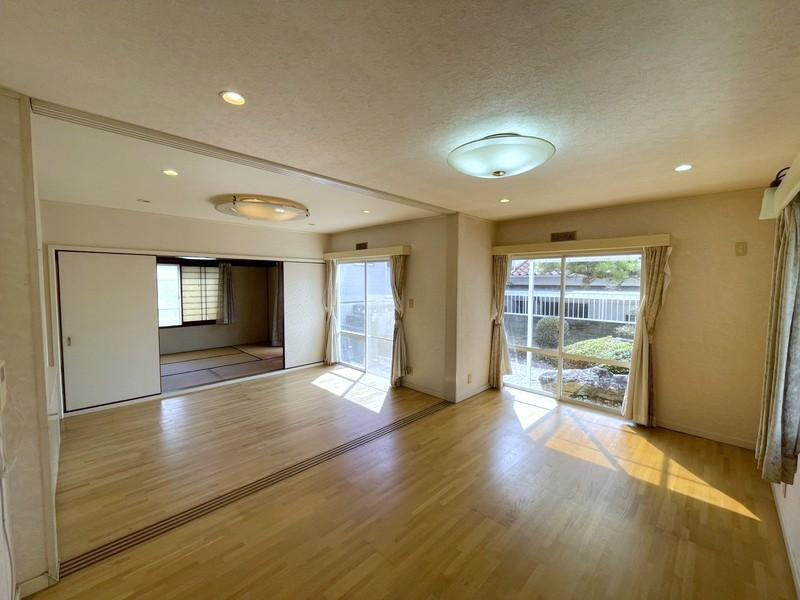 横浜新町１丁目　中古戸建の居間・リビング