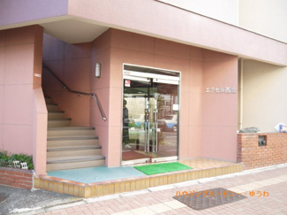 【エントランス】 | 歩道に面し、大変お洒落なエントランス。