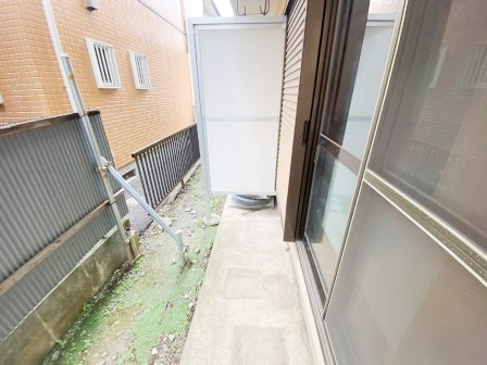 さいたま市南区鹿手袋２丁目のアパートの庭