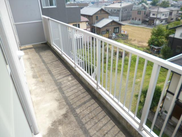 グレイストーエイのバルコニー|お洗濯にも便利なバルコニー付き