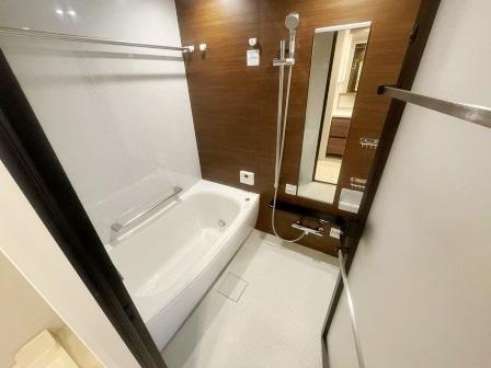 プラウドシティ武蔵浦和ステーションアリーナの浴室|落ち着いた空間のお風呂です