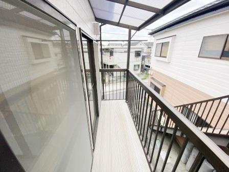 コーポさくらのバルコニー|お洗濯にも便利なバルコニー付き