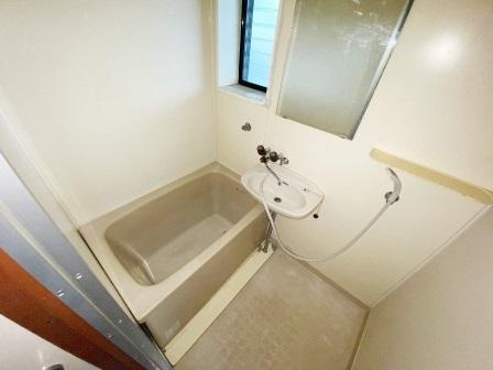 コーポさくらの浴室|日々の暮らしに欠かせないお風呂です