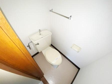 コーポさくらのトイレ|清潔感のあるトイレです