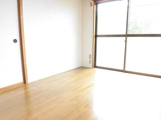 さいたま市桜区大字下大久保の賃貸マンションの内装|明るい室内です