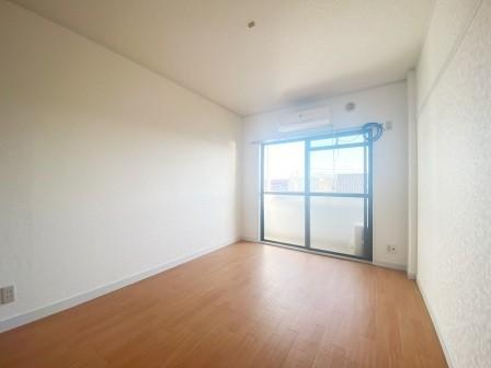 ビラＦＯＸの居間・リビング|ゆったり過ごせる居間です