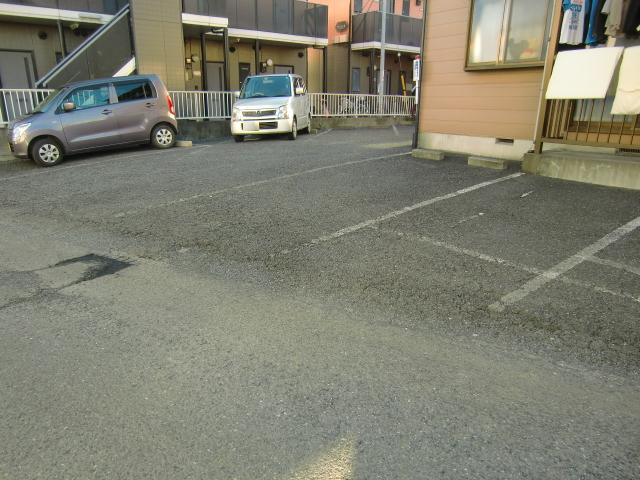 コーポさくらの駐車場|駐車場に車を止められます