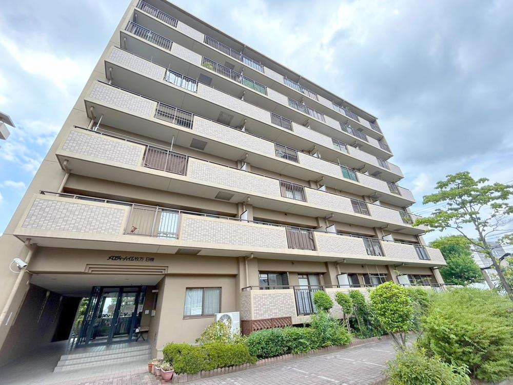 メロディーハイム枚方B棟の外観|新しい生活にいかがでしょうか？外観はお住まいの顔になります。こだわりたいポイントですね。水回りリフォームやリノベーションも承ってます。
■現地見学・資金計画相談・住宅ローン相談もお問合せ受付中■