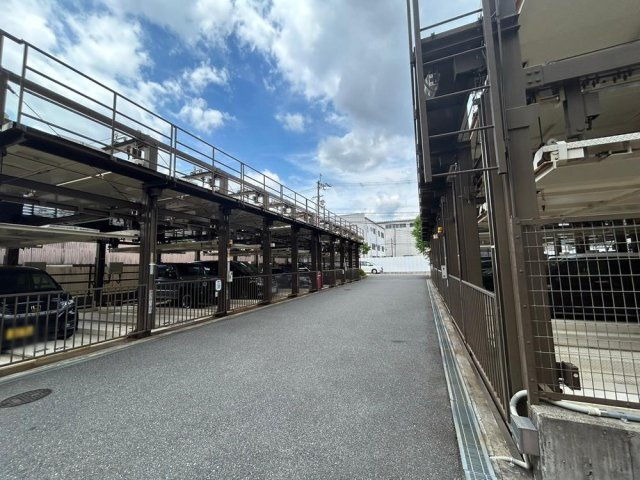 メロディーハイム枚方B棟の駐車場|■物件内覧・資金計画相談・住宅ローン相談、リフォーム相談、お問合せ受付中■
※当日・翌日のご内覧、ご相談はお電話でのお問合せがスムーズです！