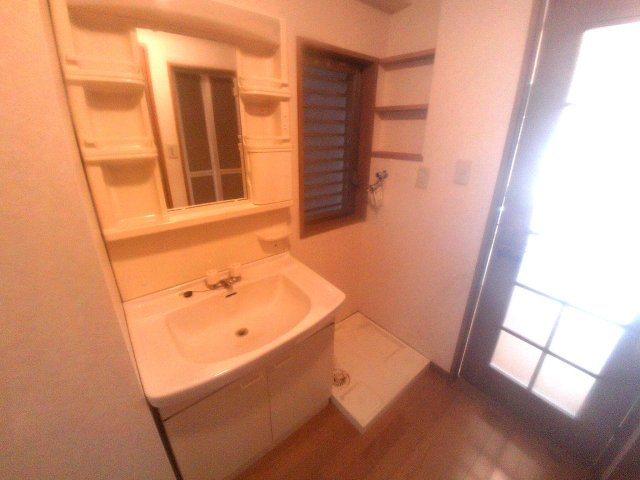 ポコアポコ明石鍛冶屋町Ⅲ番館の洗面所