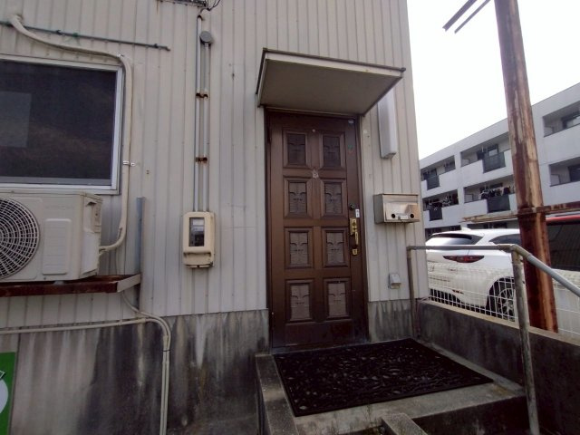 稲熊町7丁目貸店舗・事務所の玄関