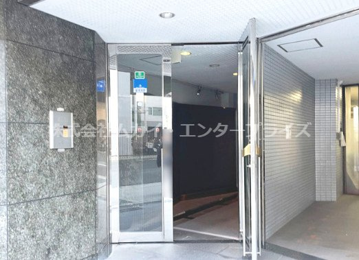 ダイビスビルのエントランス|建物の内部です