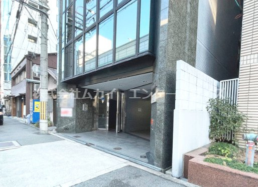 ダイビスビルのエントランス|毎日通るエントランスはこのようになっています