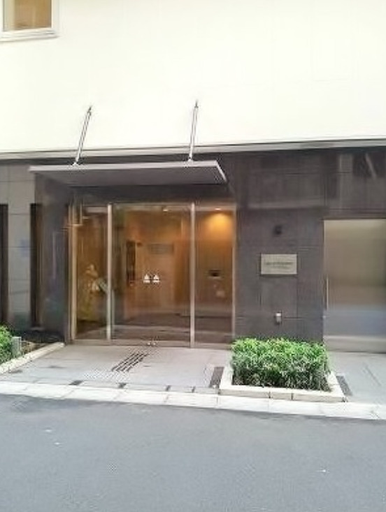 ラクアスレジデンス東新宿のエントランス