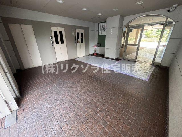 くずはセンチュリータウン2番館のエントランス|内部
■物件内覧・資金計画相談・住宅ローン相談、リフォーム相談、お問合せ受付中■
※当日・翌日のご内覧、ご相談はお電話でのお問合せがスムーズです！