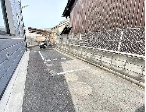 エステートピアドミールの駐車場