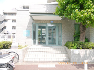 【エントランス】 | 歩道に面し、大変お洒落なエントランス。