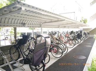 【その他共用部分】 | 敷地内に、便利な屋根付き駐輪場があります。