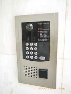 【その他共用部分】 | 入り口は、安心のオートロック仕様。