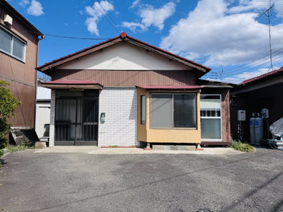 【外観】 | 狭山貸家 | 目の前は駐車スペース（無料）