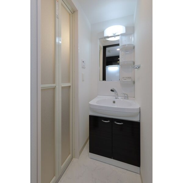 エステムコート名古屋新栄Ⅲグローリィの独立洗面台