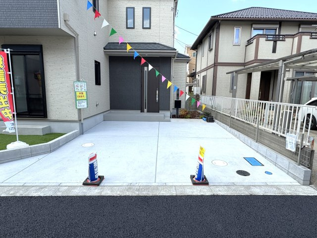 流山市こうのす台新築戸建の駐車場|2号棟駐車スペース・並列2台駐車可（4月4日撮影）