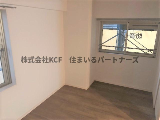 グランドシャルドンの洋室|落ち着いた色調の寝室です