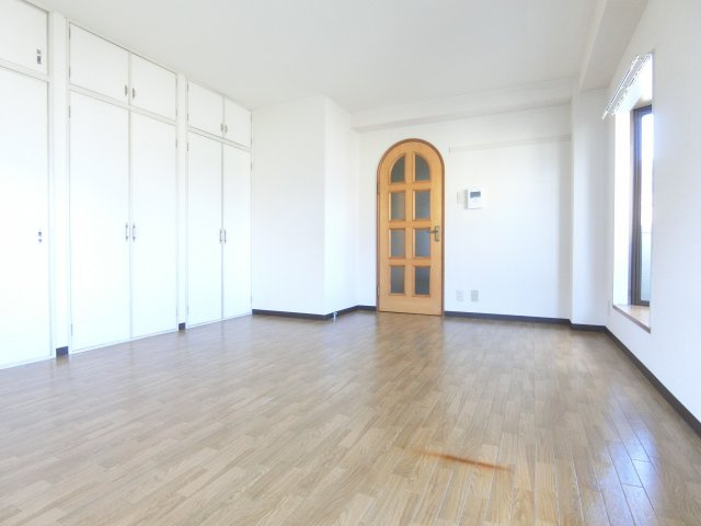 メゾンアルカディア金剛の洋室