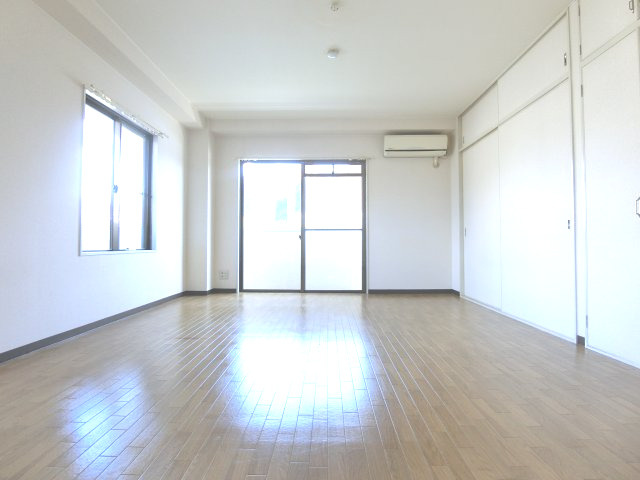 メゾンアルカディア金剛の居間・リビング