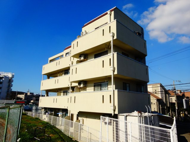 メゾンアルカディア金剛の外観