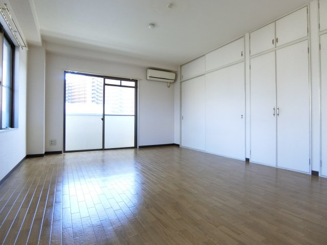 メゾンアルカディア金剛の洋室